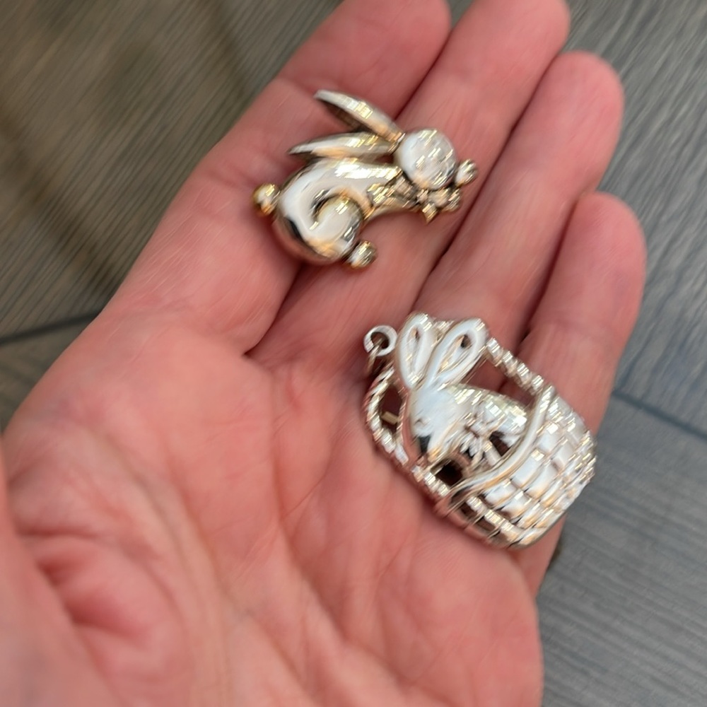 Vintage Round Wire Necklace with Rabbit - Easter Charms - Pendants, Silver-tone - Picture 11 of 13